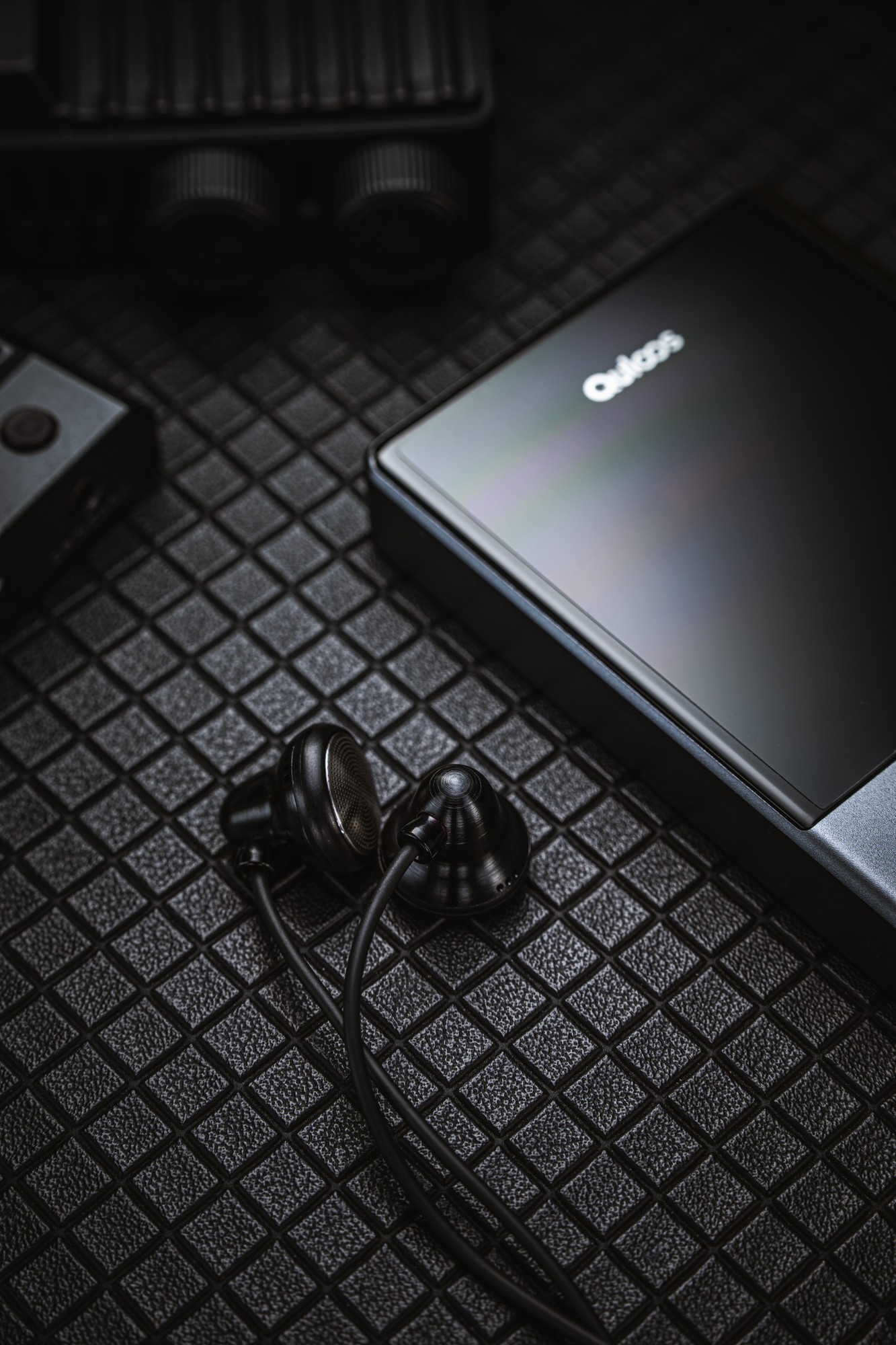 Temperament Little Black Bell X15 Hi-Fi Flathead Earbuds