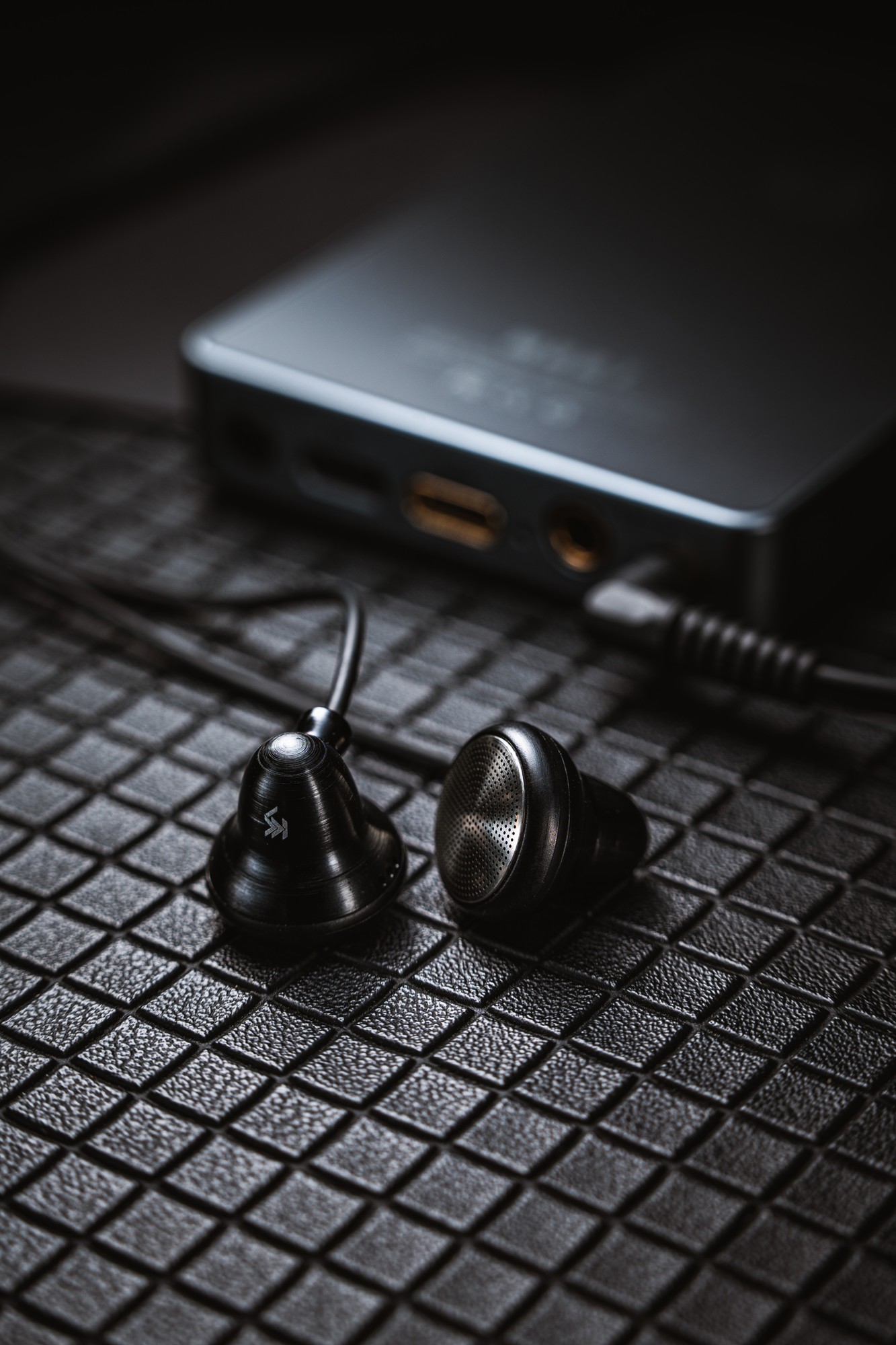 Temperament Little Black Bell X15 Hi-Fi Flathead Earbuds