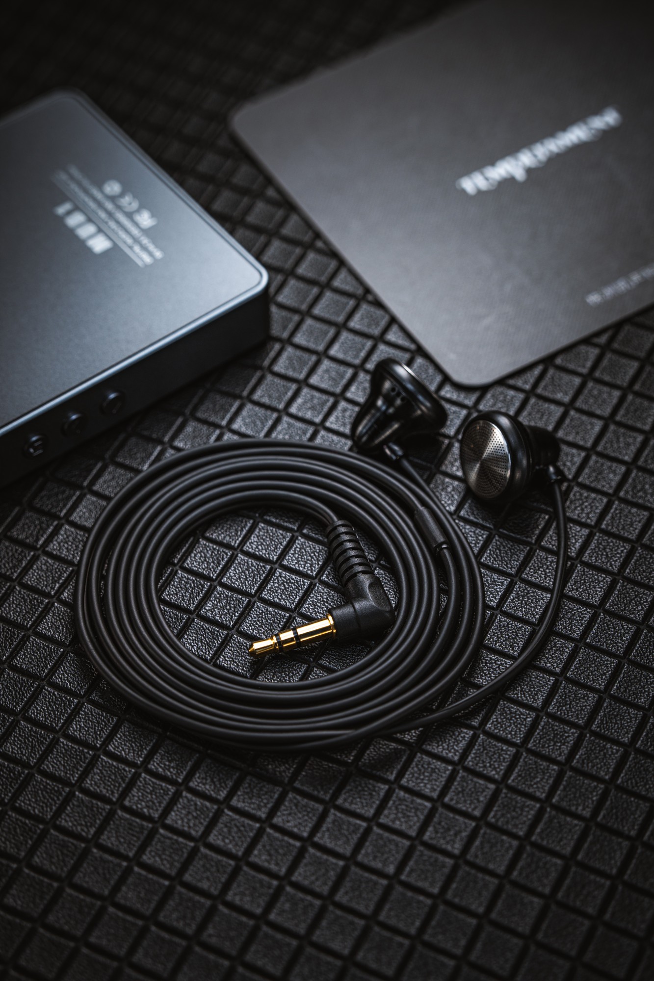 Temperament Little Black Bell X15 Hi-Fi Flathead Earbuds