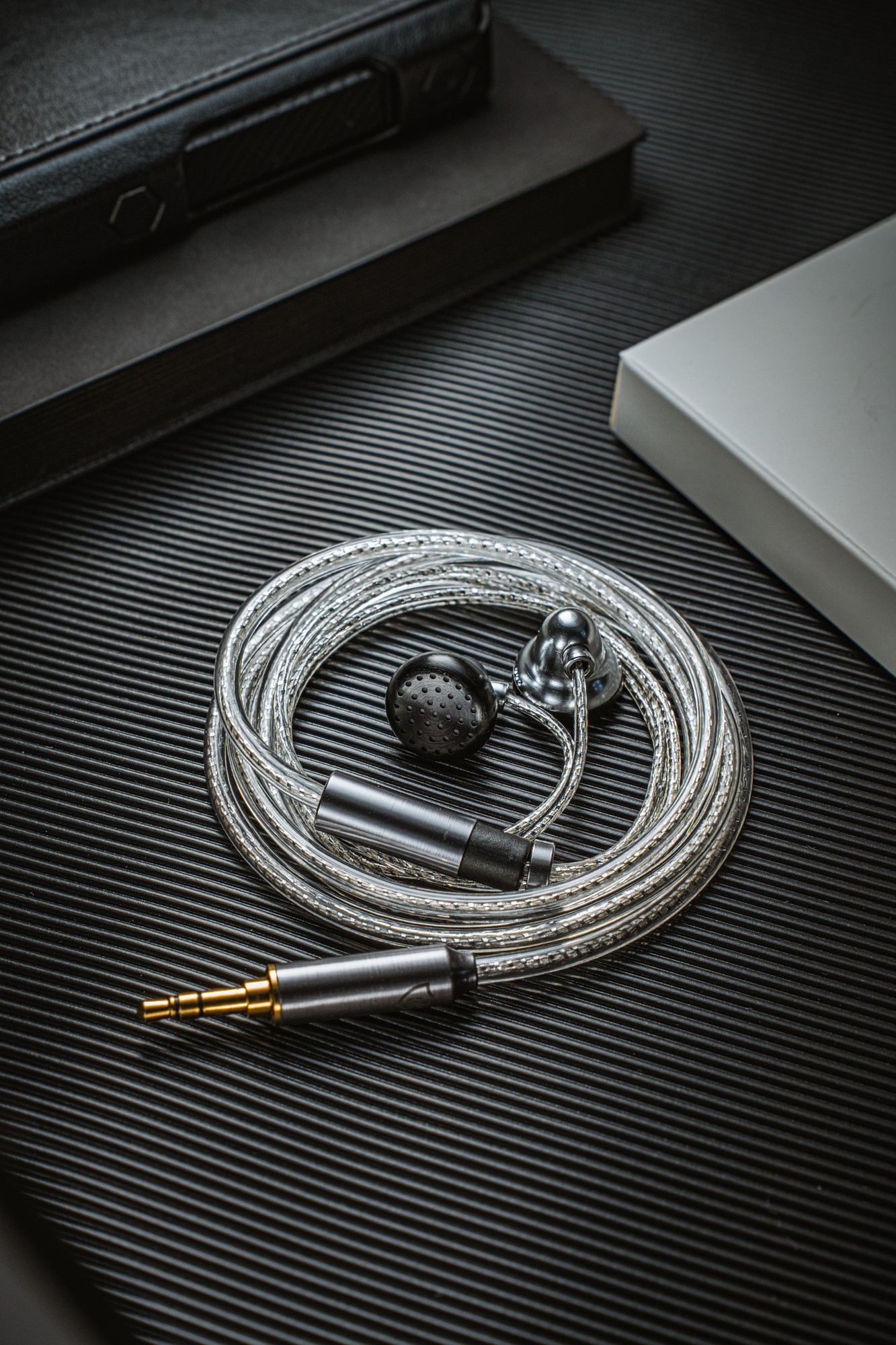 Temperament Little Black Bell X6S Hi-Fi Flathead Earbuds